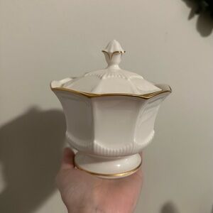 Noritake Ivory China White and Gold Sugar Bowl with Lid